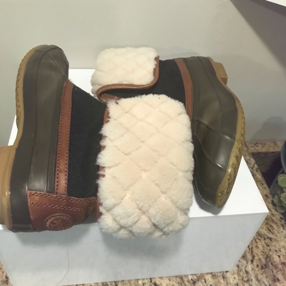 Tory Burch “Abbott” shearling snow/rain duck boots - Picture 13 of 16